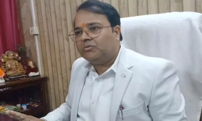 शंकराचार्य विवाद गरमाया: योगी के समर्थन में GST के डिप्टी कमिश्नर प्रशांत सिंह ने दिया इस्तीफा