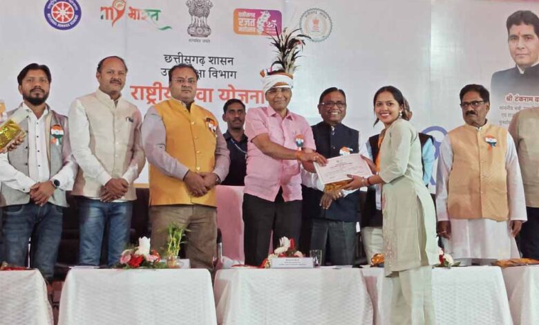 डीके-कॉलेज-बलौदाबाजार-में-राज्य-स्तरीय-एनएसएस-शिविर-का-सफल-समापन