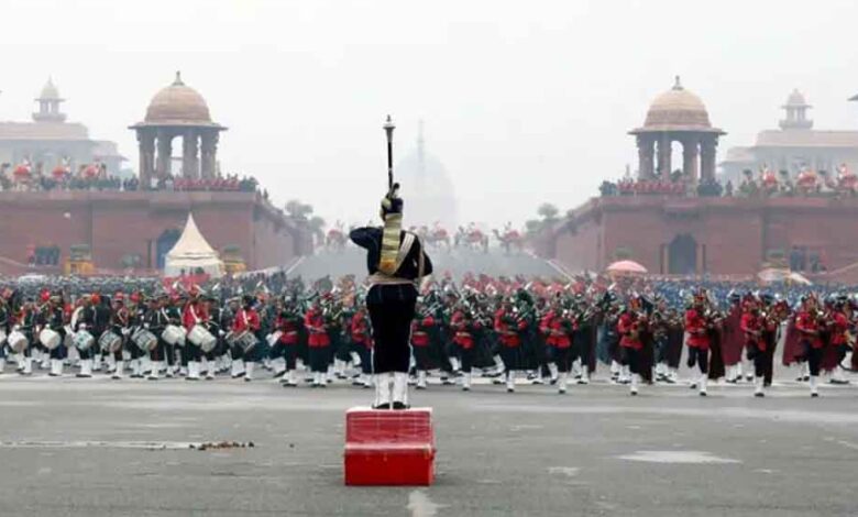 गणतंत्र-दिवस-समारोह-के-नायकों-से-मिलीं-राष्ट्रपति-मुर्मु,-परेड-और-बीटिंग-रिट्रीट-के-सैन्यकर्मियों-का-बढ़ाया-उत्साह
