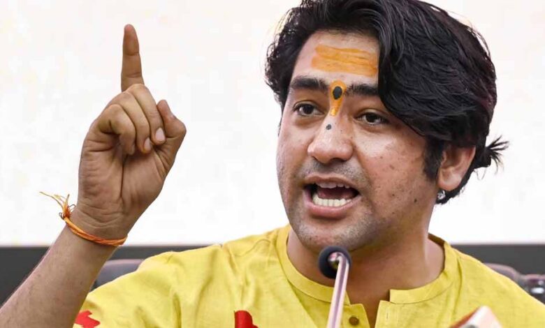 धीरेंद्र-शास्त्री-की-नसीहत:-मुसलमानों-को-गालियां-देकर-हिंदू-राष्ट्र-नहीं-बन-सकता