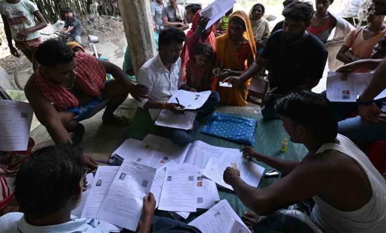 पिता-से-छोटा-बेटा-और-6-संतानों-का-रिकॉर्ड:-7-लाख-मतदाताओं-में-मिली-हैरान-कर-देने-वाली-गड़बड़ियाँ!