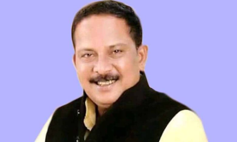 देश-के-अनोखे-और-अकेले-विधायक,-जो-हर-मंगलवार-जनता-की-समस्याएँ-सुनते-हैं