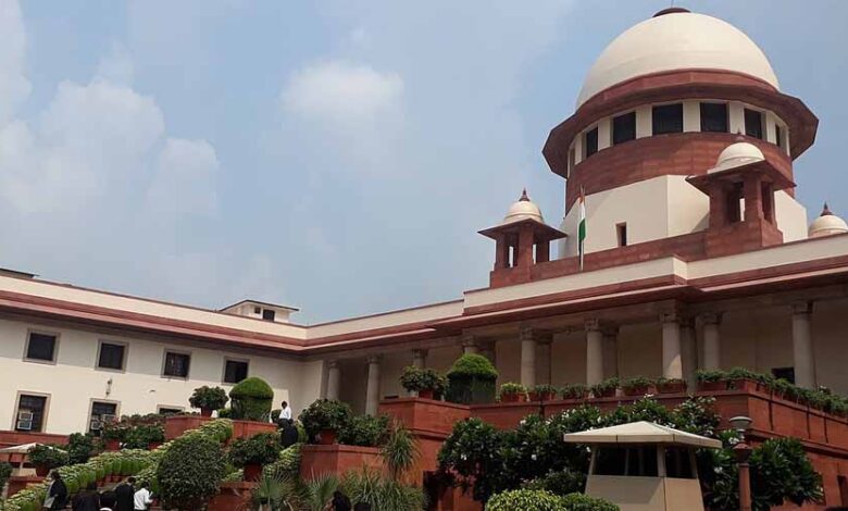पाकिस्तान से आए हिंदुओं को गरिमापूर्ण जीवन की व्यवस्था भी हो: सुप्रीम कोर्ट