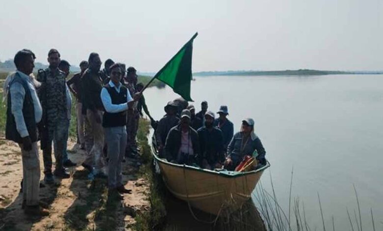 चंबल-नदी-जलीय-जीव-एवं-पक्षियों-की-वार्षिक-गणना-के-लिए-सर्वेक्षण-दल-हुआ-रवाना