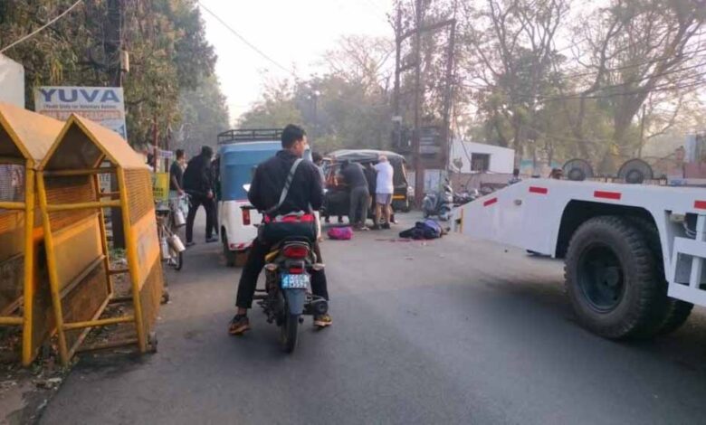 ट्रैफिक-पुलिस-की-गाड़ी-की-चपेट-में-आए-दो-मासूम-बच्चे,-एक-की-मौके-पर-मौत