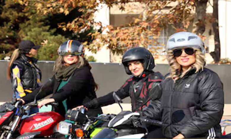 इरान-में-महिलाओं-को-मिली-बाइक-चलाने-की-आज़ादी,-नया-कानून-लागू