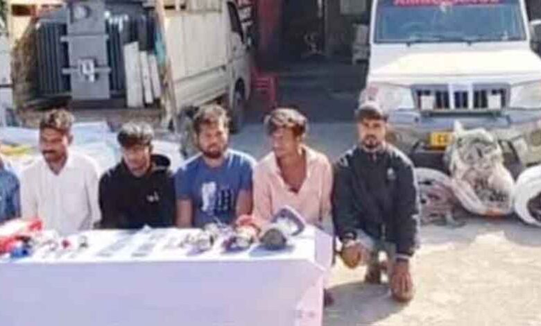 एंबुलेंस-की-आड़-में-चोरी!-कॉपर-एल्युमिनियम-चोर-गिरोह-गिरफ्तार,-बोलेरो-से-देते-थे-वारदात-को-अंजाम