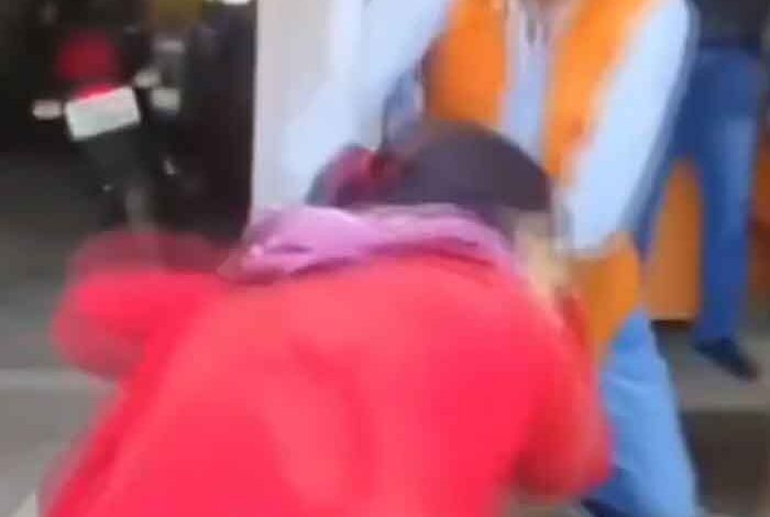 सीधी-में-महिला-पर-बर्बर-हमला:-लाठी-घूंसे-और-बाल-खींचकर-पीटा-गया