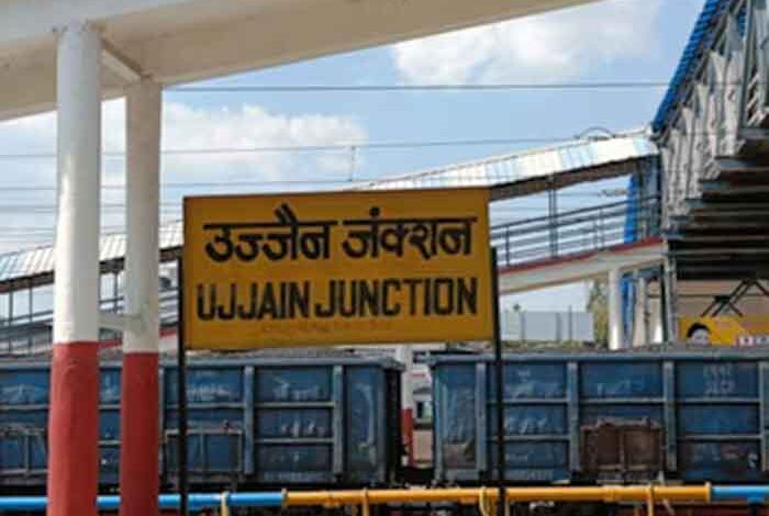 उज्जैन-रेलवे-स्टेशन-पर-31-ट्रेनों-के-प्लेटफार्म-बदले,-महाकाल-दर्शन-को-आए-श्रद्धालुओं-की-बढ़ी-मुश्किलें