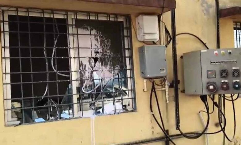 कोंडागांव-में-अपशिष्ट-से-फसल-हुई-खराब,-गुस्साए-ग्रामीणों-ने-मक्का-प्लांट-में-घुसकर-की-तोड़-फोड़