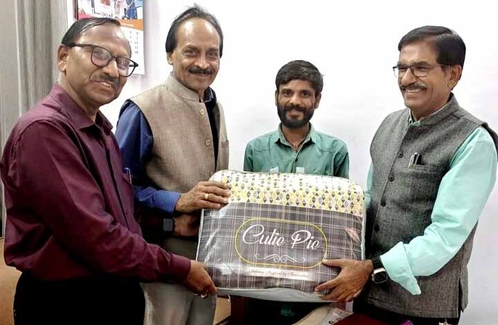 ईमानदारी-की-मिसाल:-हमीदिया-कॉलेज-में-लौटाया-गया-कीमती-वॉलेट