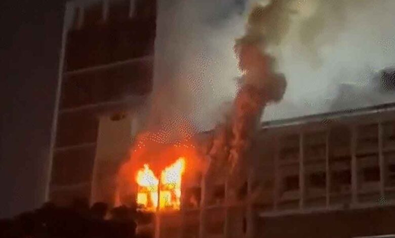 टॉलीगंज-में-लग्जरी-रेजिडेंशियल-बिल्डिंग-में-भीषण-आग,-सड़क-पर-आए-फिल्मी-सितारे