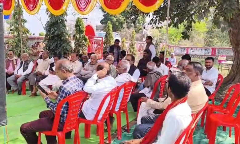 स्व.-ठाकुर-दास-यादव-की-26वीं-पुण्यतिथि-पर-श्रद्धांजलि-सभा,-सुंदरकांड-के-साथ-किया-गया-स्मरण