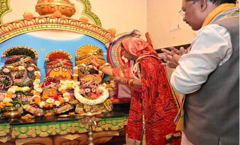 62वें-जन्मदिवस-पर-मुख्यमंत्री-विष्णुदेव-साय-ने-जगन्नाथ-मंदिर-में-पूजा-अर्चना-कर-प्रदेशवासियों-के-सुख-समृद्धि-की-कामना-की
