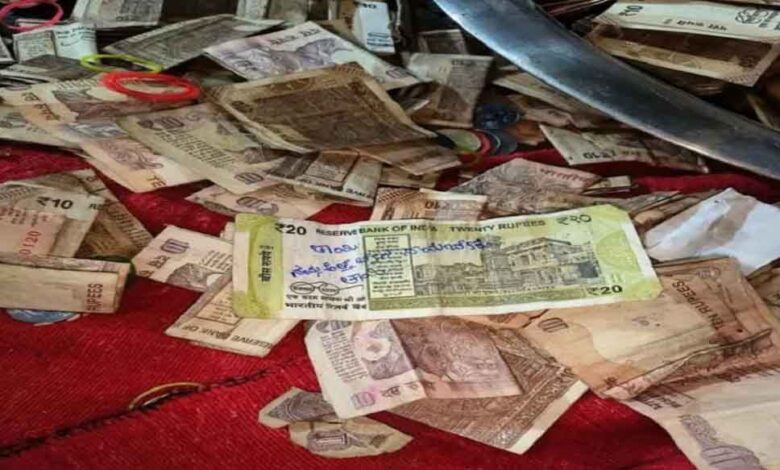 100 रुपये के नोट पर लिखी मन्नत ने मचाया बवाल, भक्त ने मांगी सास की मौत की दुआ