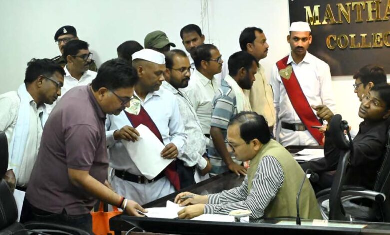 जनदर्शन-में-कलेक्टर-ने-सुनीं-सैकड़ों-फरियादें,-त्वरित-निराकरण-के-दिए-निर्देश