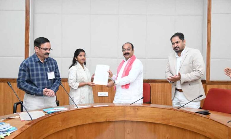 स्वच्छ-और-सुरक्षित-पेयजल-उपलब्ध-कराने-लोक-स्वास्थ्य-यांत्रिकी-विभाग-प्रतिबद्ध-–-अरुण-साव