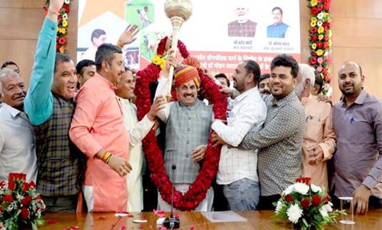 इंदौर-उज्जैन-ग्रीन-फील्ड-फोर-लेन-रोड-निर्माण-में-किसान-हित-सर्वोपरि:-मुख्यमंत्री-डॉ.-यादव