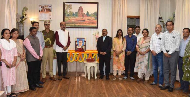 राज्यपाल-डेका-ने-वीर-विनायक-दामोदर-सावरकर-को-श्रद्धांजलि-दी