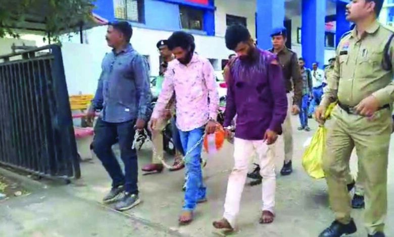 लंबे-समय-से-फरार-हिस्ट्रीशीटर-मुकेश-बनिया-गिरफ्तार,-भाई-संजू-भी-पुलिस-की-पकड़-में