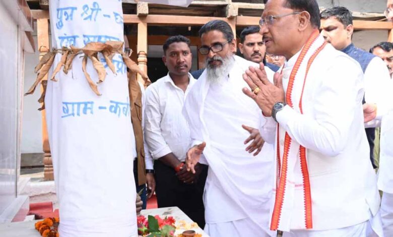 मुख्यमंत्री-विष्णु-देव-साय-कबीर-मठ-आश्रम-में-आयोजित-अखिल-भारतीय-सद्गुरु-कबीर-संत-सम्मेलन-में-हुए-शामिल