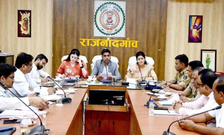 माँ-बम्लेश्वरी-धाम-में-बढ़ाएं-सुविधाएं-और-सुरक्षा-व्यवस्था,-चैत्र-नवरात्रि-मेले-को-लेकर-कलेक्टर-ने-दिए-निर्देश