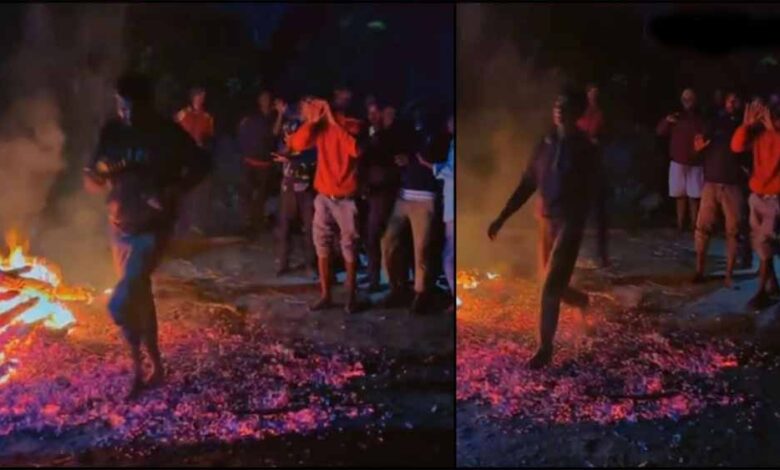 अंबिकापुर-की-अनोखी-होली:-होलिका-दहन-के-बाद-दहकते-अंगारों-पर-चलते-हैं-ग्रामीण,-नहीं-पड़ते-छाले