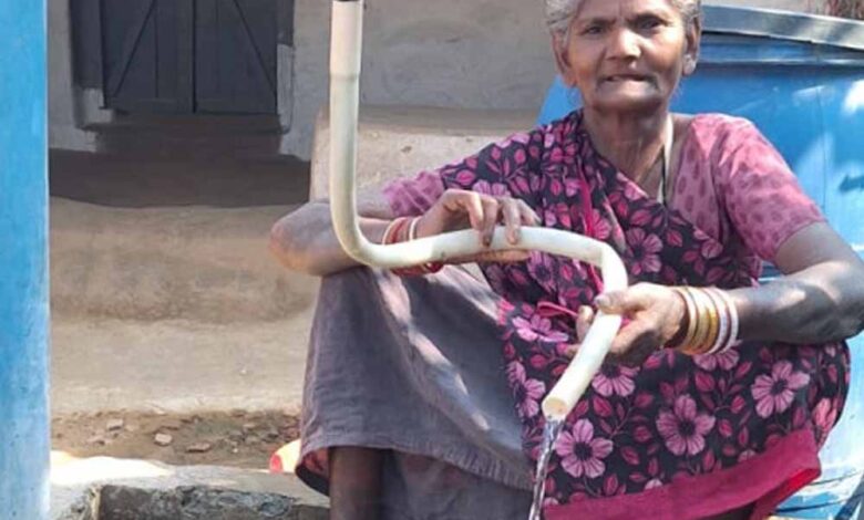 जल-जीवन-मिशन-से-बदली-फुलमत-बाई-की-जिंदगी,-अब-नहीं-करना-पड़ता-पानी-के-लिए-संघर्ष