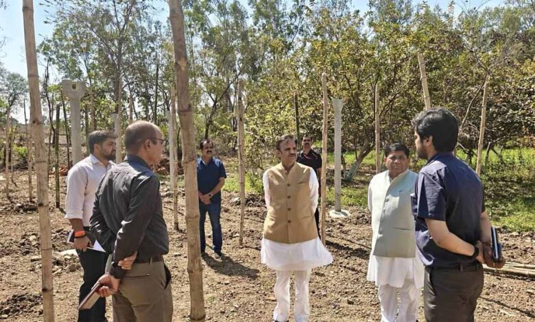 उप-मुख्यमंत्री-शुक्ल-ने-प्राकृतिक-खेती-का-किया-निरीक्षण