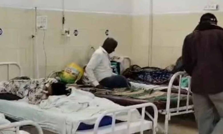 पन्ना-में-देसी-नुस्खा-पड़ा-भारी,-दर्द-भगाने-के-लिए-पिया-धतूरे-का-काढ़ा;-एक-ही-परिवार-के-3-लोग-अस्पताल-में-भर्ती