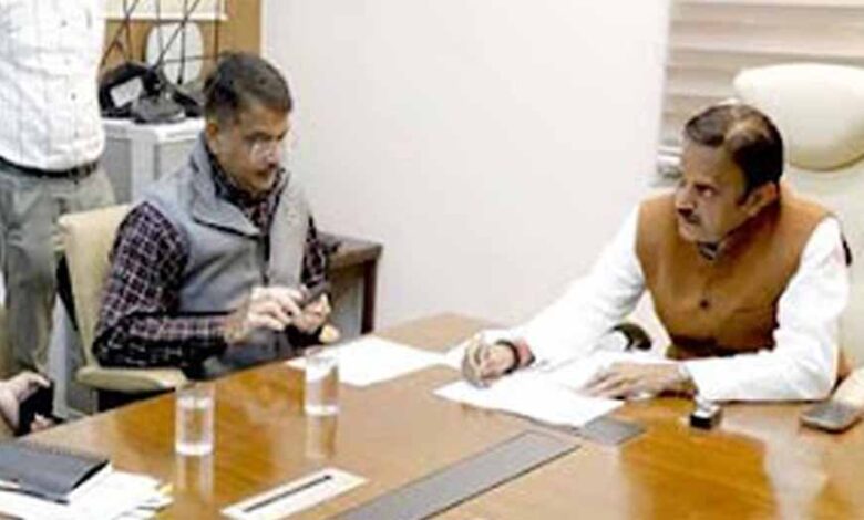 हर-बसाहट-में-पक्की-सड़क-की-सुविधा-दें-:-उप-मुख्यमंत्री-शुक्ल