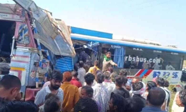 बलौदाबाजार-में-भीषण-सड़क-हादसा:-बस-को-ट्रक-ने-पीछे-से-मारी-टक्कर,-5-की-मौत