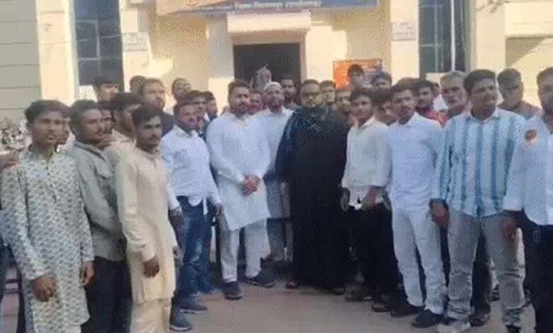 बिलासपुर-में-खामेनेई-की-मौत-पर-जश्न,-मिठाइयां-बांटी;-हिंदू-संगठन-नेता-ने-कहा-मातम-मनाने-वालों-को-ईरान-भेजो