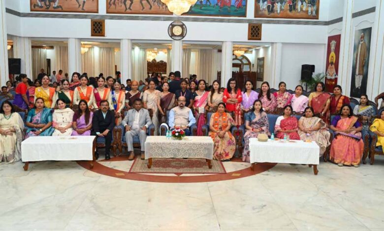 नारी-शक्ति-इस-देश-के-विकास-की-धुरी,-अंतिम-पंक्ति-की-महिलाओं-तक-विकास-पहुंचाने-के-लिए-हम-कृत-संकल्पित‘