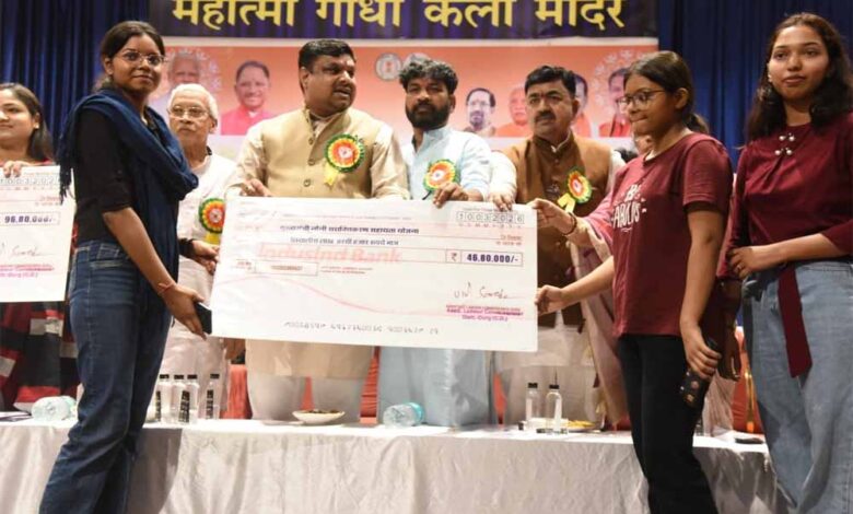 श्रमिक-सम्मेलन-का-हुआ-आयोजन,-विभिन्न-योजनाओं-के-माध्यम-से-श्रमिक-परिवारों-को-मिल-रही-आर्थिक-सहायता-स्कूल-शिक्षा-मंत्री-यादव