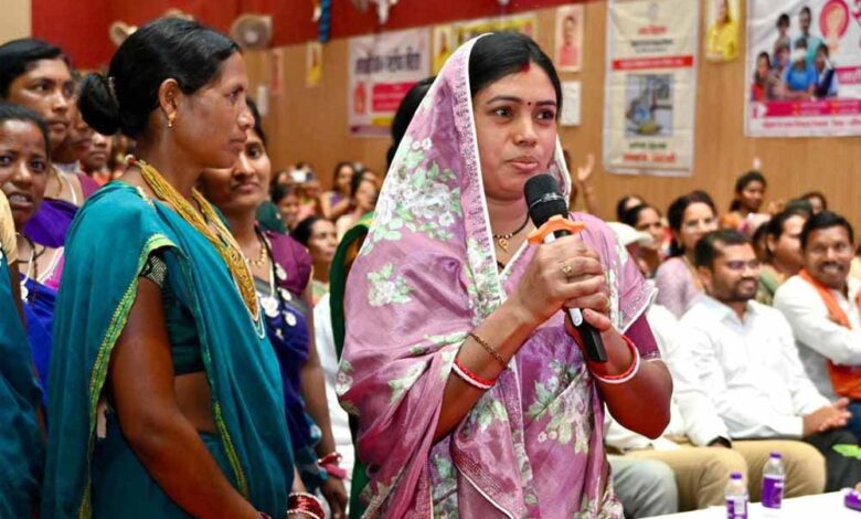 महतारी-वंदन-योजना-बनी-महिलाओं-की-आत्मनिर्भरता-का-आधार,-लाभान्वित-महिलाओं-ने-मुख्यमंत्री-श्री-साय-को-कहा-धन्यवाद