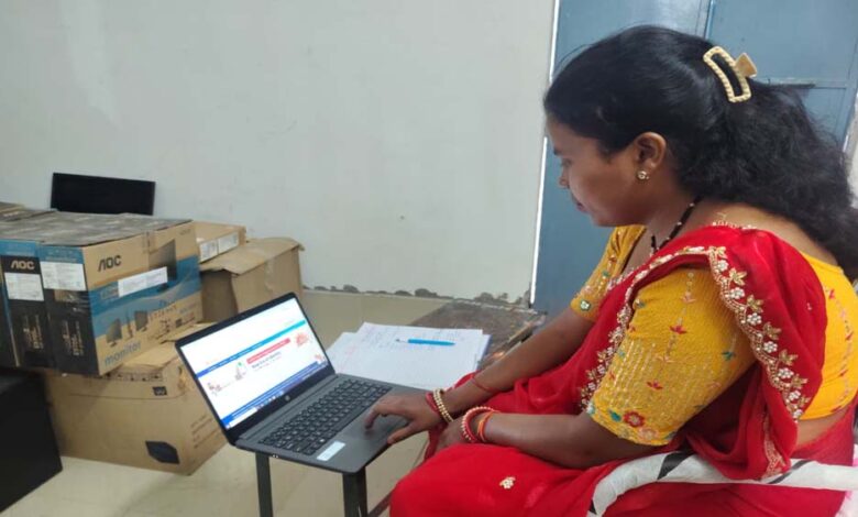 आधार-से-जुड़ी-सेवाएं-उपलब्ध-करा-आत्मनिर्भर-बनी-संगीता-सिंह