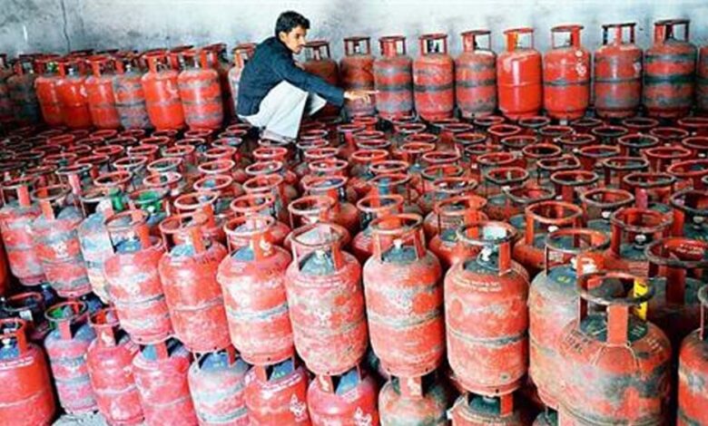 राजगढ़-में-गैस-एजेंसियों-के-लिए-नए-नियम-लागू,-ज्यादा-पैसे-लेने-पर-कलेक्टर-ने-की-कार्रवाई-की-चेतावनी