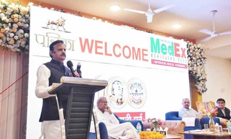 डॉक्टर-सेवाभाव-से-मरीज-का-करें-इलाज-:-उप-मुख्यमंत्री-शुक्ल-जी-मीडिया-समूह-के-कार्यक्रम-में-रीवा-शहर-के-डॉक्टर्स-का-किया-सम्मान