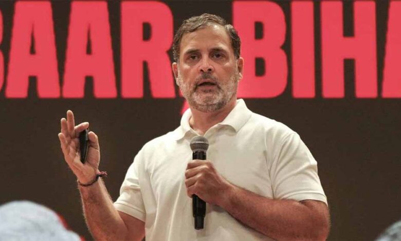 राहुल-गांधी-के-बयान-पर-बवाल:-200+-पूर्व-नौकरशाह-और-सैन्य-अफसरों-ने-मांगी-माफी