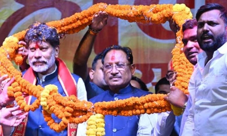 रंगों-में-घुला-समरसता-का-संदेश:-मुख्यमंत्री-विष्णु-देव-साय-होली-मिलन-समारोह-में-हुए-शामिल