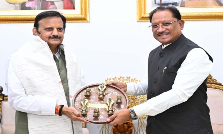 मुख्यमंत्री-से-मध्यप्रदेश-के-उपमुख्यमंत्री-राजेंद्र-शुक्ला-ने-की-सौजन्य-मुलाकात