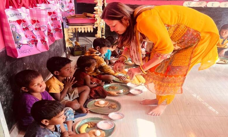 आंगनबाड़ी-केन्द्रों-में-न्योता-भोज-कार्यक्रम-:-पोषण,-शिक्षा-और-जनभागीदारी-का-राज्यव्यापी-अभियान