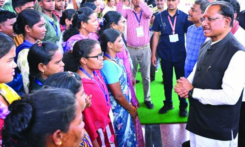 140-आत्मसमर्पित-नक्सली-बने-विधानसभा-के-मेहमान,-लोकतंत्र-को-करीब-से-समझा