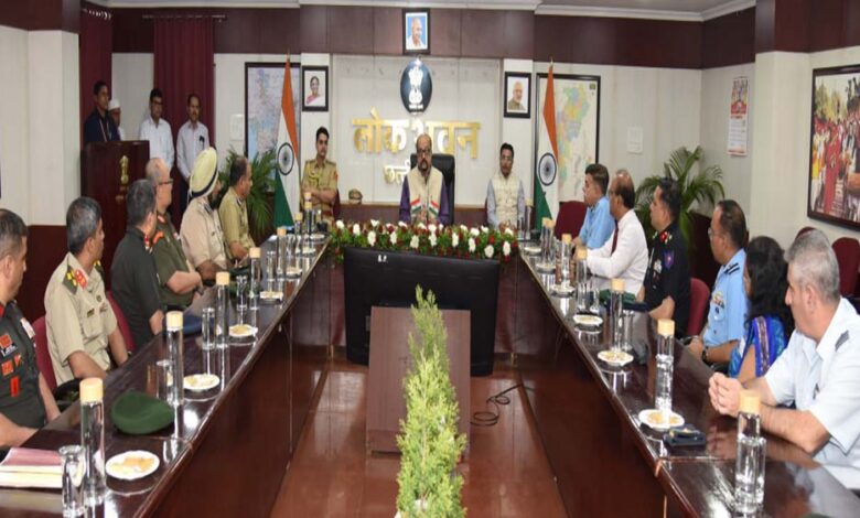 रायपुर:-राज्यपाल-रमेन-डेका-से-रक्षा-महाविद्यालय-नई-दिल्ली-के-अध्ययन-दल-ने-की-सौजन्य-भेंट