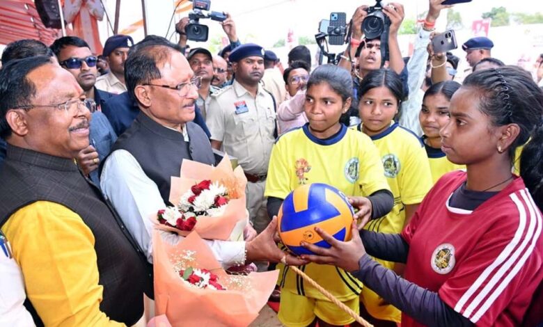 मुख्यमंत्री-ने-नवरात्रि-की-पावन-बेला-पर-मां-महामाया-की-धरा-से-सरगुजा-ओलंपिक-का-किया-शुभारंभ