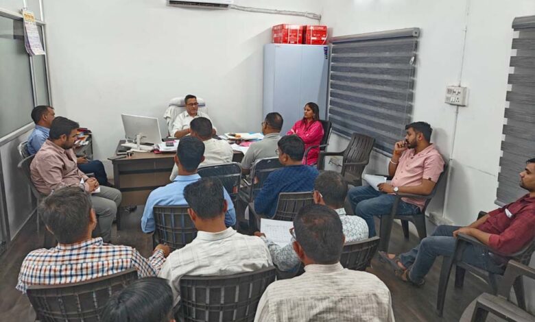 नगर-निगम-अपर-आयुक्त-विनोद-पाण्डेय-ने-जोन-8-में-राजस्व-वसूली-की-गहन-समीक्षा-की