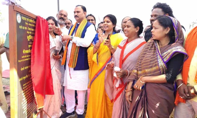 स्वास्थ्य-मंत्री-ने-रखी-विकास-की-मजबूत-नींव,-301.32-लाख-से-बनेगा-भव्य-जिला-पंचायत-भवन