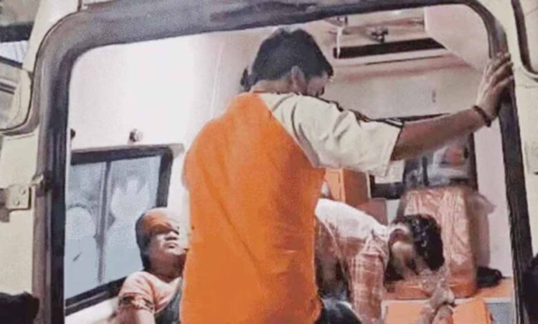 छिंदवाड़ा-में-भीषण-सड़क-हादसा:-cm-कार्यक्रम-से-लौट-रही-बस-पलटी,-3-की-मौत,-30+-घायल