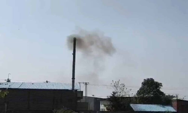 पर्यावरणीय-उल्लंघनों-पर-मंडल-सख्त:-30-उद्योगों-पर-उत्पादन-बंद,-28.92-लाख-की-क्षतिपूर्ति